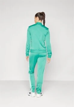 Adidas Sportswear SET - Tracksuit - Semi Court Green 22 Adidas Sportswear SET - Tracksuit - Semi Court Green -Zalando UK-Outlet 033fa05f0ddb43f7b8f95cf95f4570bb