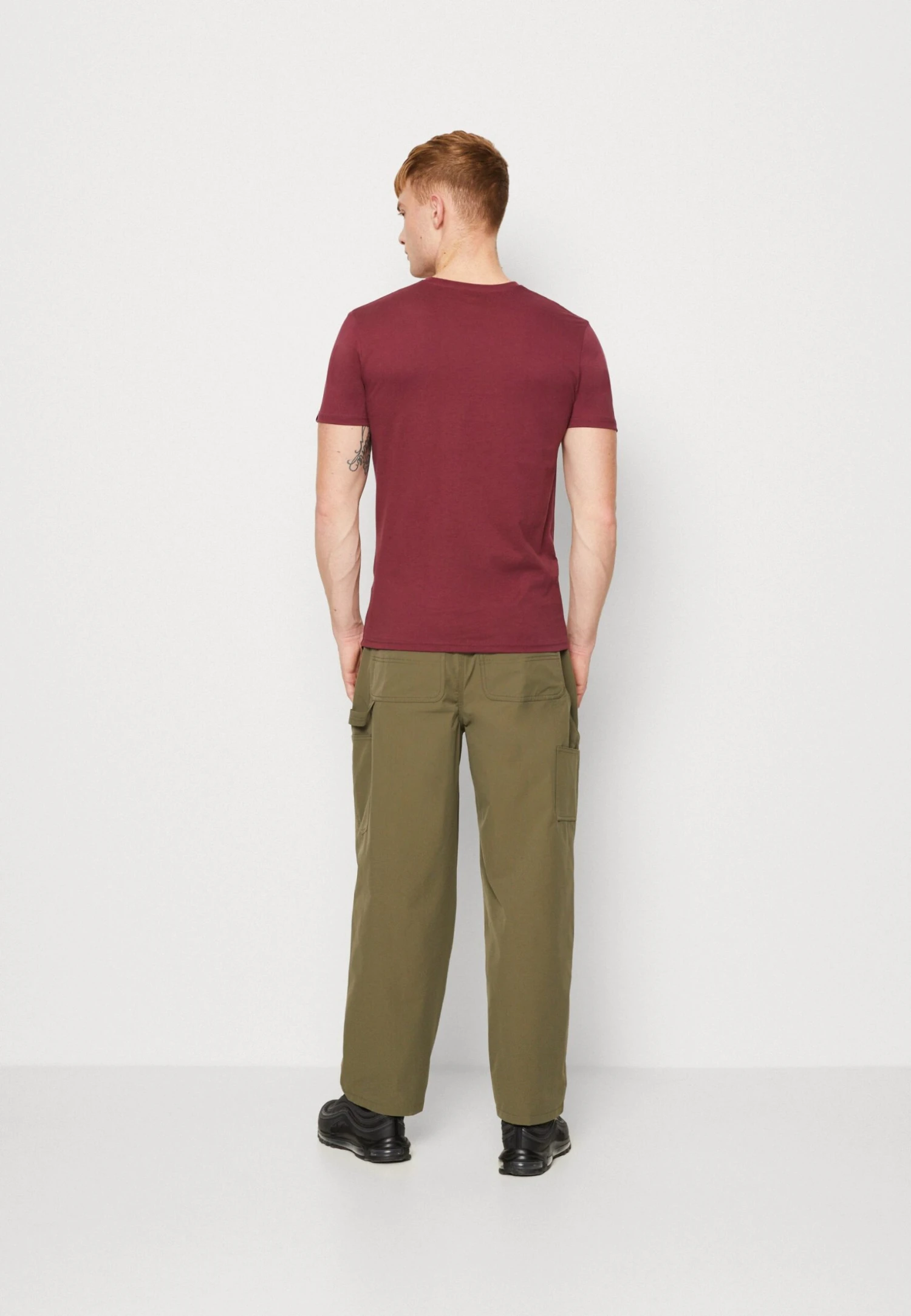 Alpha Industries Print T-shirt - Olive/burgundy 3 Alpha Industries Print T-shirt - Olive/burgundy - Image 3