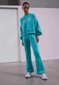 Nike Sportswear Trend - Tracksuit Bottoms - Washed Teal