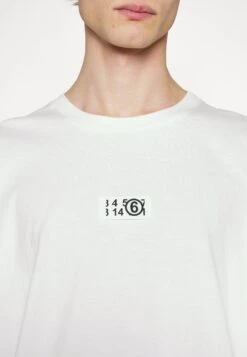 MM6 Maison Margiela Print T-Shirt - Off White -Zalando UK-Outlet 0a58a19a4936406890071fa71e6ae1bd