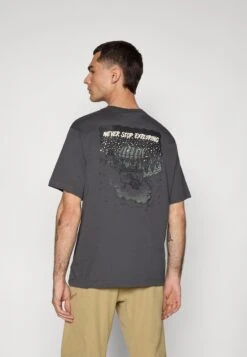 The North Face POWDER DAYS RELAXED TEE GRAPHIC UNISEX - Print T-shirt - Asphalt Grey