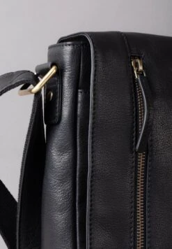 KESWICK LARGE MESSENGER BAG - Cross Body Bag - Black -Zalando UK-Outlet 0c97b68c3acf4dffaa1ff736284bd940