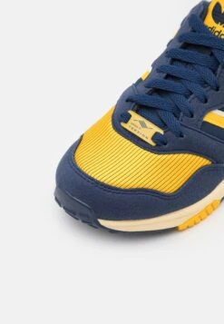 Adidas Originals Zx 1000 C Unisex - Trainers - Navy Blue/Bright Gold/White -Zalando UK-Outlet 0ef300c3d52f4bc68d3a650c394de8bf