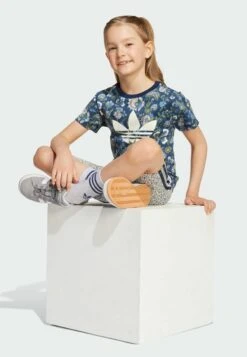 Adidas Originals LIBERTY LONDON SHORT SET - Shorts - Night Indigo Multicolor -Zalando UK-Outlet 111264570d0d42dfb698d90649adb9ec