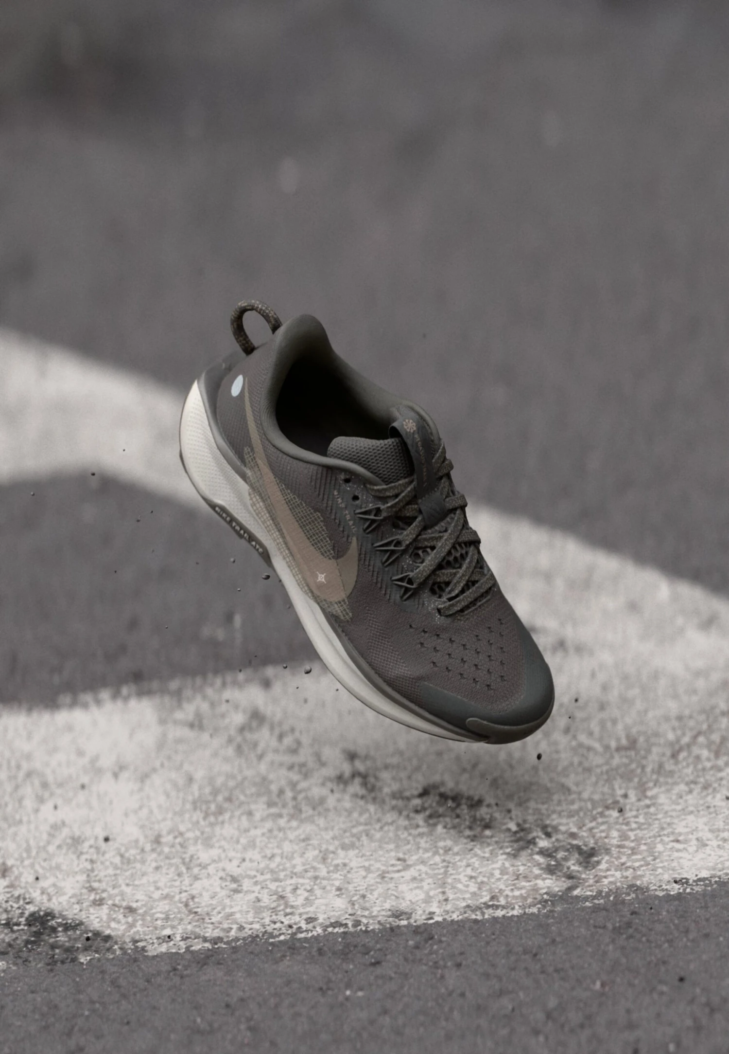 Nike Performance PEGASUS 5 UNISEX - Trail Running Shoes - Black/desert Ochre/college Grey 8 Nike Performance PEGASUS 5 UNISEX - Trail Running Shoes - Black/desert Ochre/college Grey - Image 8