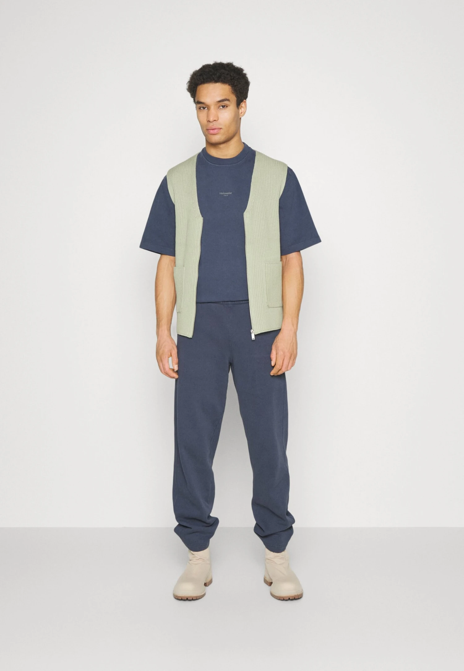 DRYKORN Hato - Waistcoat - Green 2 DRYKORN Hato - Waistcoat - Green - Image 2