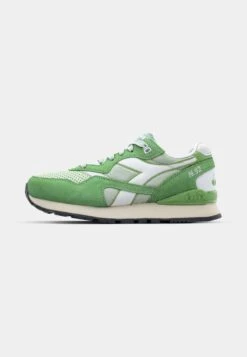 Diadora N92 ADVANCE UNISEX - Trainers - Cabernet -Zalando UK-Outlet 19f5b6ba435c4990b4a099f6d9de482b