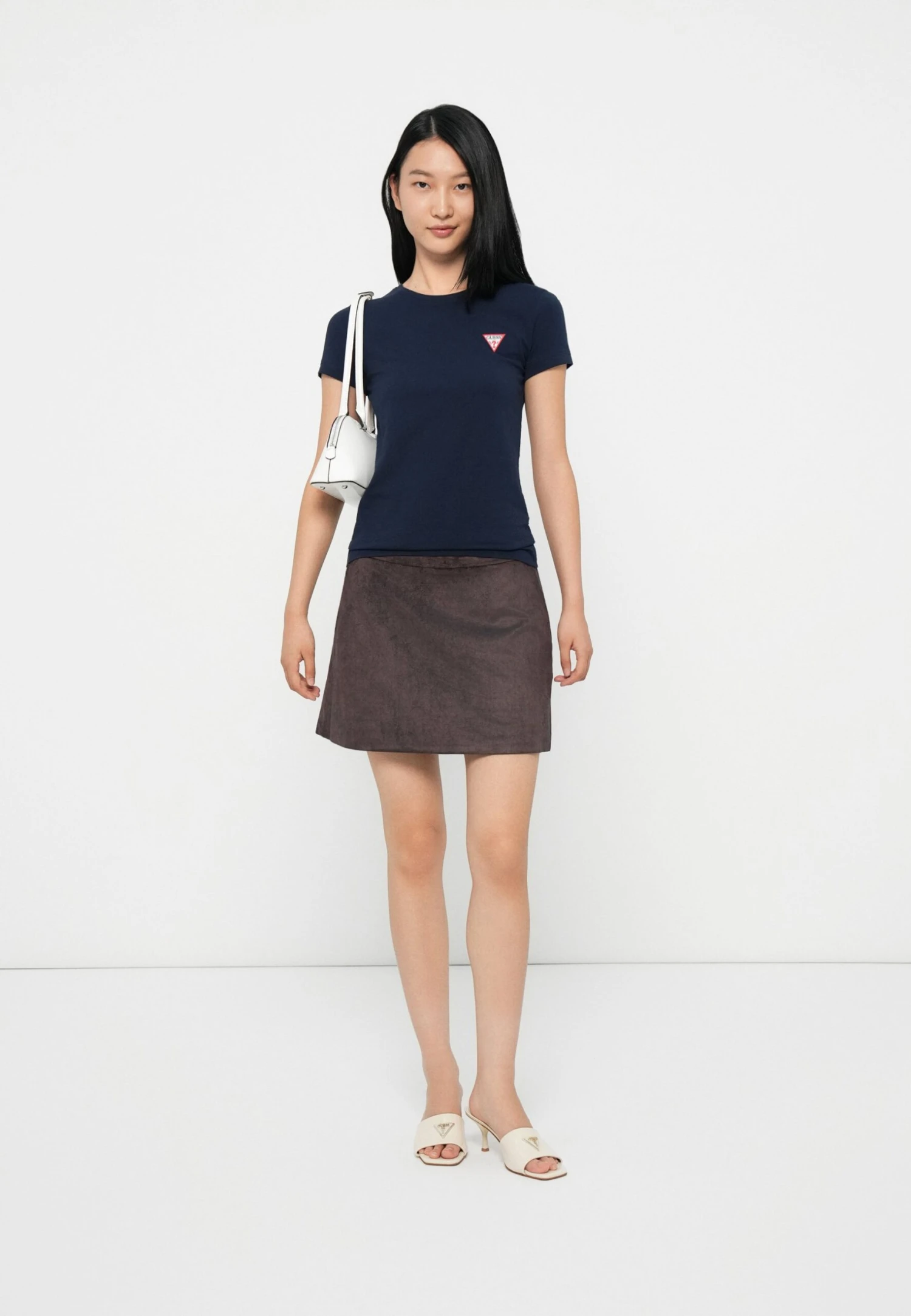 Guess MINI TRIANGLE TEE - Basic T-shirt - Suiting Blue 2 Guess MINI TRIANGLE TEE - Basic T-shirt - Suiting Blue - Image 2