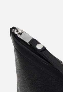 Zadig & Voltaire Initiale John Grained Unisex - Laptop Bag - Noir -Zalando UK-Outlet 1fd4cdc58ce640a3b0b042b5f198b411