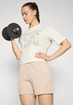 Champion CREWNECK - Print T-shirt - Off-white -Zalando UK-Outlet 2183a3c6fdd14ee788fb893ca15da039