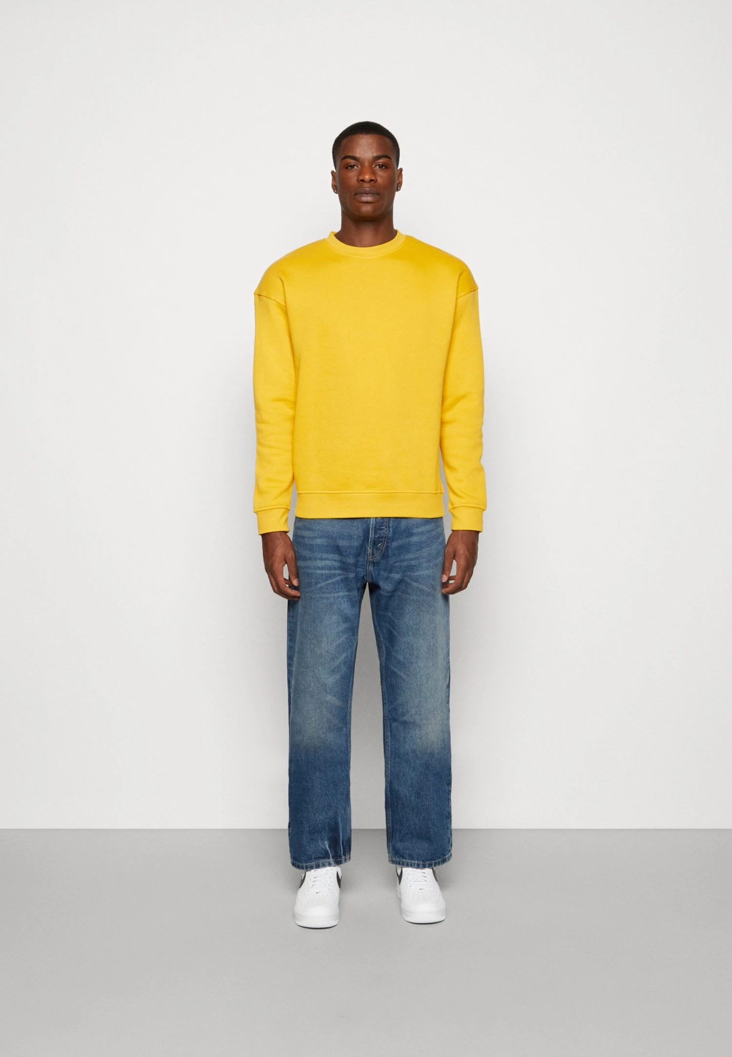 WEEKDAY Space Straight - Relaxed Fit Jeans - Vintage Blue 2 WEEKDAY Space Straight - Relaxed Fit Jeans - Vintage Blue - Image 2