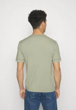 DRYKORN Raphael - Basic T-Shirt - Green -Zalando UK-Outlet 23e0848aad41431fbe359552b0fb467e