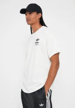 Adidas Originals RACING MANGA UNISEX - Print T-shirt - Off White -Zalando UK-Outlet 26c5fc557a2e43ef82433189f77685f5
