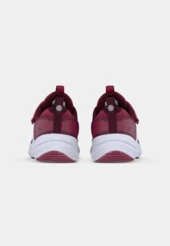 Nike Performance COSMIC RUNNER UNISEX - Road Running Shoes - Sweet Beet/vivid Purple/bordeaux -Zalando UK-Outlet 27d4c338bd3d453bbcc7a519f7508c5f