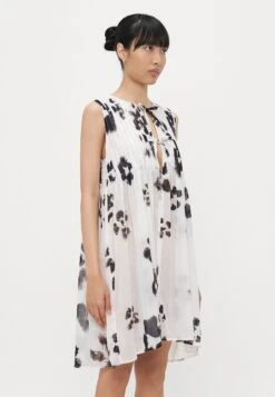 SLEEVELESS PLEATED NIGHTIE - Nightie - White/black -Zalando UK-Outlet 2943d1391fae4b20a6a5f2ee7bfeaec8