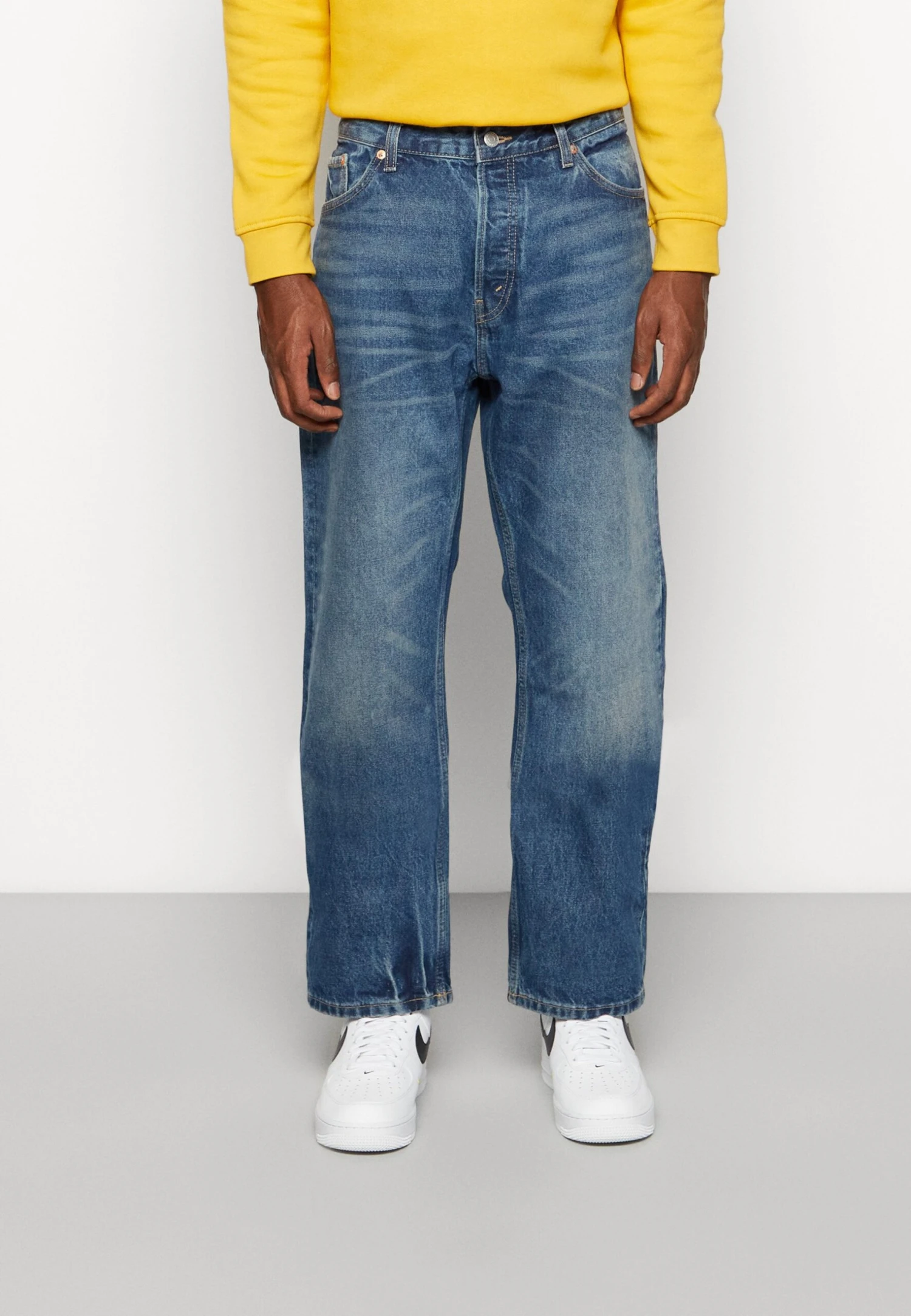 WEEKDAY Space Straight - Relaxed Fit Jeans - Vintage Blue 1 WEEKDAY Space Straight - Relaxed Fit Jeans - Vintage Blue