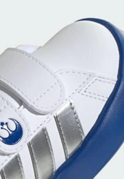 ADIDAS PERFORMANCE STAR WARS GRAND COURT 2.0 KIDS - Road Running Shoes - Ftwr White Silver Met Team Royal Blue -Zalando UK-Outlet 2ab11bd498aa49159b64cb9cee60d605