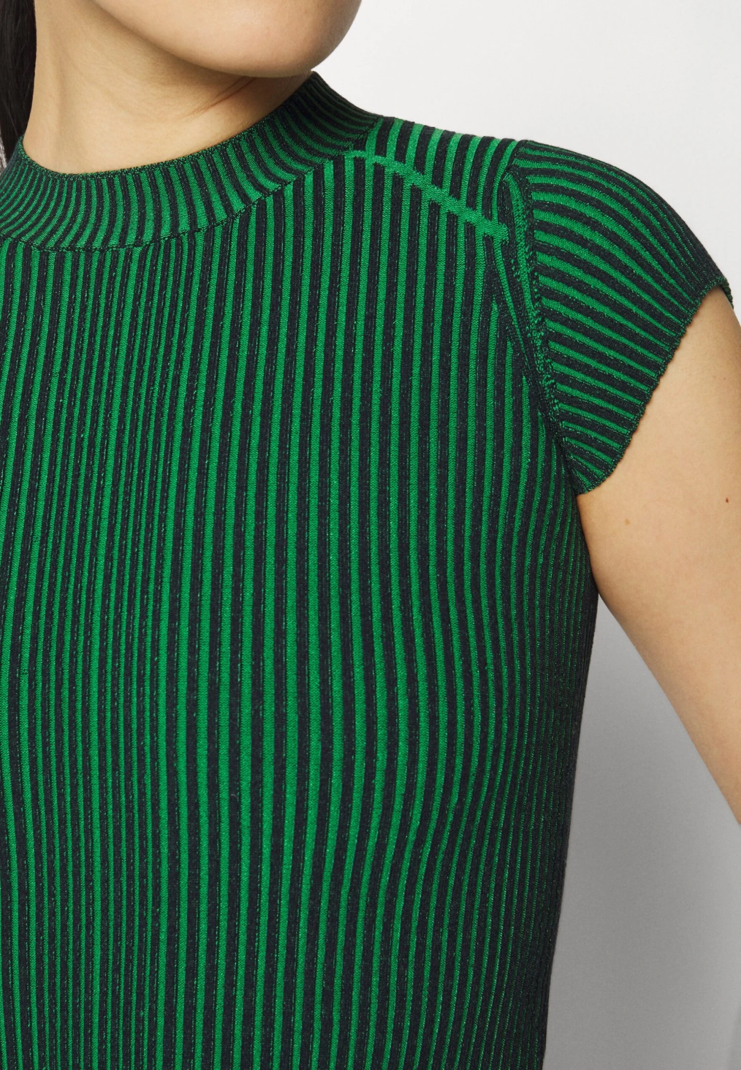 Miista Mariechen - Print T-Shirt - Green 7 Miista Mariechen - Print T-Shirt - Green - Image 7