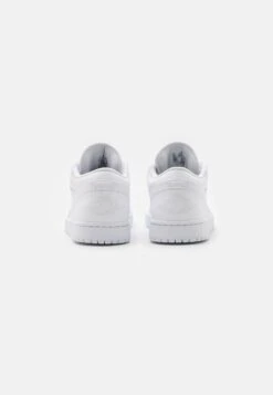 Air Jordan 1 - Trainers - White/Hyper Crimson/Light Bone/Vintage Lichen -Zalando UK-Outlet 32c66aa4364c4596aa82e165e165a793