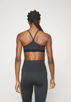 Nike Performance Indy V Neck Bra - Light Support Sports Bra - Smoke Grey/Black 7 Nike Performance Indy V Neck Bra - Light Support Sports Bra - Smoke Grey/Black -Zalando UK-Outlet 32c83e9091d44383b30df1a7bbf4d504