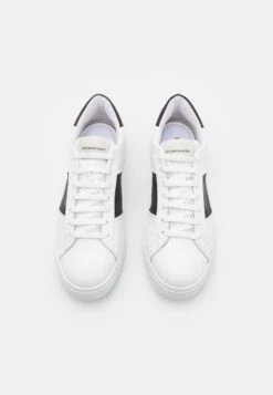Emporio Armani Zar - Trainers - White/Black 9 Emporio Armani Zar - Trainers - White/Black -Zalando UK-Outlet 33a0b7ba599f4c16bc514b82c391a327