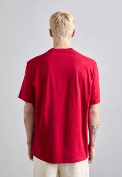 Versace MEDUSA FRAME CREST - Print T-shirt - Lipstick Red -Zalando UK-Outlet 357fb379ad5747dfacec00e48d6c75f9