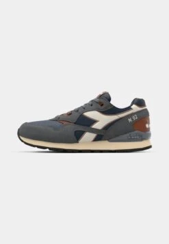 Diadora N92 ADVANCE UNISEX - Trainers - Cabernet -Zalando UK-Outlet 3a4ab3c4c2304a81917c171a726bba85