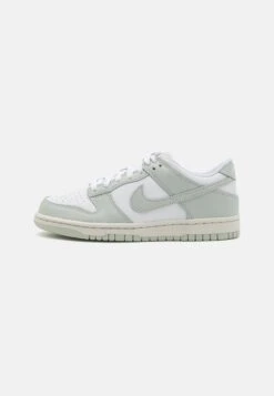 Nike Sportswear DUNK LOW UNISEX - Trainers - White/hyper Royal -Zalando UK-Outlet 3cbf2a6d5e644f3687cf03cfcb5d29ed