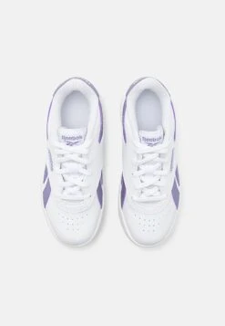 Reebok Classic COURT ADVANCE SURGE UNISEX - Trainers - Footwear White/metalic Purple/digital Gleam -Zalando UK-Outlet 3d26b29c7a1945cab04f18247bd7508a