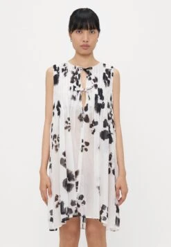 SLEEVELESS PLEATED NIGHTIE - Nightie - White/black