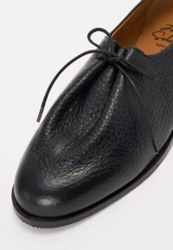 MATT KILT - Slip-ons - Black -Zalando UK-Outlet 3f2b98e660234807bb3bb9873bde0a2e