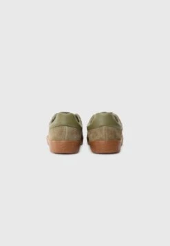 Lacoste Trainers - Khaki/gum -Zalando UK-Outlet 3fbbcc70c6474222a0d56977c8ebe671