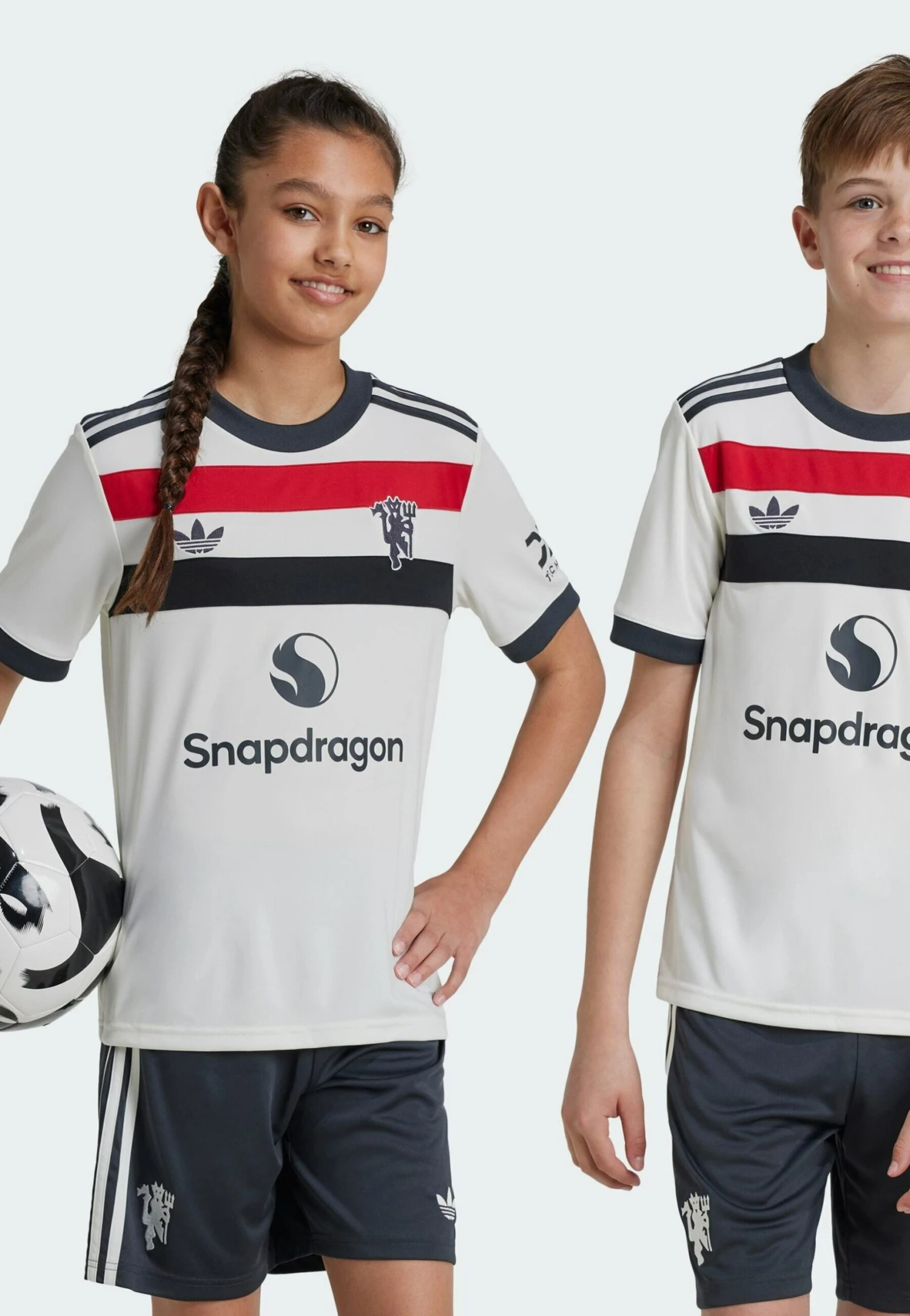 ADIDAS PERFORMANCE MANCHESTER UNITED 24/25 THIRD KIDS - Club Wear - Off White 1 ADIDAS PERFORMANCE MANCHESTER UNITED 24/25 THIRD KIDS - Club Wear - Off White