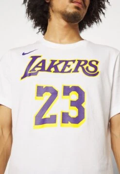 Nike Performance NBA LOS ANGELES LAKERS LEBRON JAMES TEE - Club Wear - White 16 Nike Performance NBA LOS ANGELES LAKERS LEBRON JAMES TEE - Club Wear - White -Zalando UK-Outlet 47a74614c73345008186cf777ff4e4c2