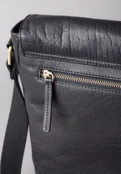 KESWICK LARGE MESSENGER BAG - Cross Body Bag - Black -Zalando UK-Outlet 49eea04006b944ae93953ac995dbe941
