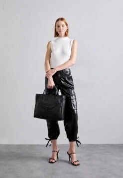 Zadig & Voltaire TOTE WINGS COW BURNISH - Tote Bag - Black -Zalando UK-Outlet 4a97b80c5d194a01addb9b8d49865860