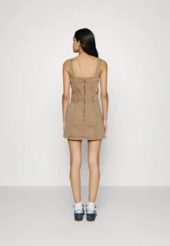 BDG Urban Outfitters Utility Dress - Jumper Dress - Chocolate 8 BDG Urban Outfitters Utility Dress - Jumper Dress - Chocolate -Zalando UK-Outlet 4b248180db9d45a482f4ead4af8d242f