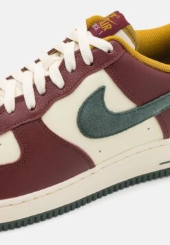 Nike Sportswear AIR FORCE 1 ’07 LV8 - Trainers - Coconut Milk/vintage Green/dark Team Red/bronzine -Zalando UK-Outlet 4b7bd16871044124ba61d05a12e340a9