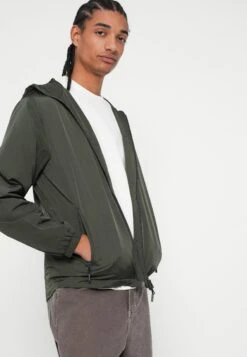 Weekend Offender TECHNICIAN - Light Jacket - Black Forest -Zalando UK-Outlet 4d4f88062e2548148b423104b581ab4e