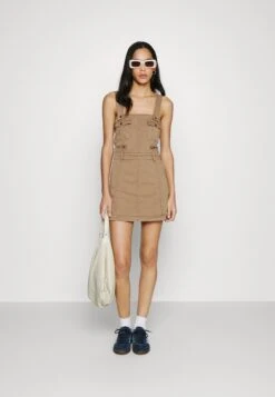 BDG Urban Outfitters Utility Dress - Jumper Dress - Chocolate 7 BDG Urban Outfitters Utility Dress - Jumper Dress - Chocolate -Zalando UK-Outlet 4f013b3e56e4425597be6343fe6d9913