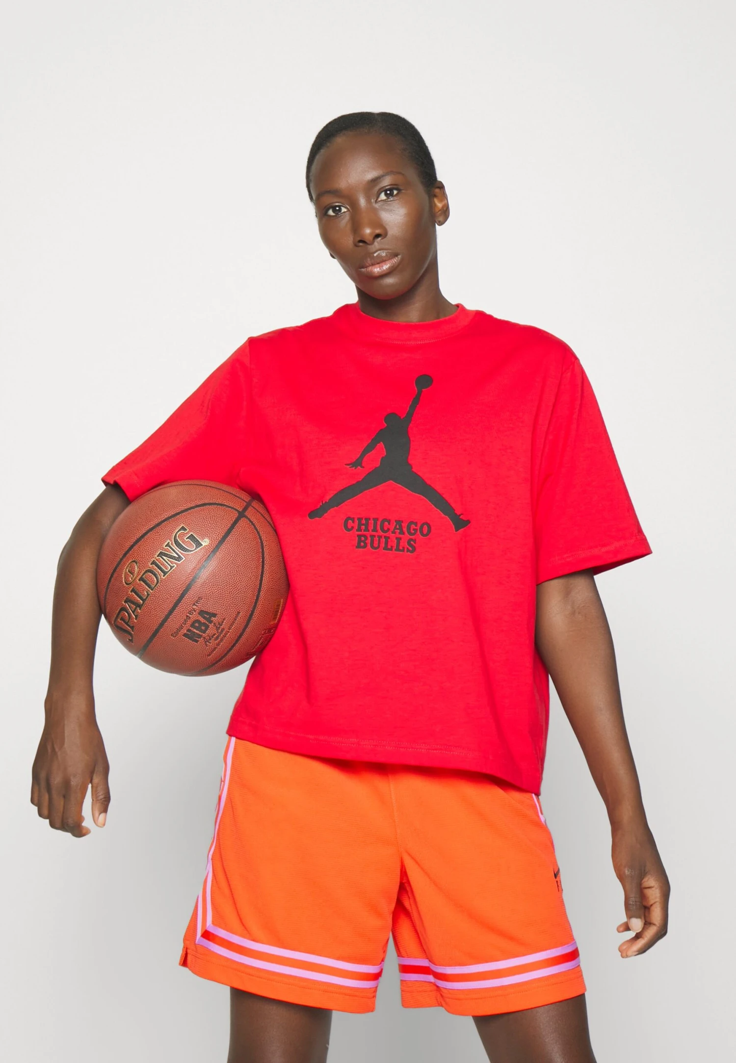 Nike Performance Nba Chicago Bulls Boxy Tee - Club Wear - University Red 4 Nike Performance Nba Chicago Bulls Boxy Tee - Club Wear - University Red - Image 4