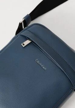 Calvin Klein RAISED REPORTER - Cross Body Bag - Moonlit Ocean -Zalando UK-Outlet 51e8051a512c44788f09b11a8bccce5a