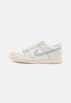 Nike Sportswear DUNK LOW UNISEX - Trainers - White/hyper Royal -Zalando UK-Outlet 528cf5c26e1141a0be6d6f151a498ebd