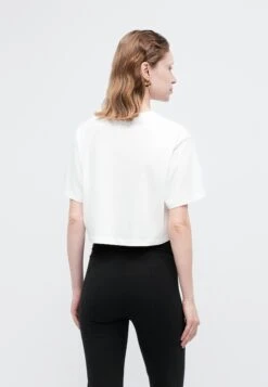 PUMA X ROSÉ RELAXED TEE - Basic T-shirt - Warm White -Zalando UK-Outlet 52ea12ccc7e64b07bdb59acbcbffefd8