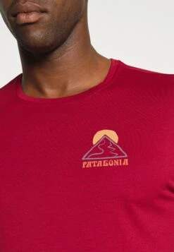 Patagonia Cap Cool Daily Graphic - Long Sleeved Top - Slow Going/Wax Red -Zalando UK-Outlet 56665591e61649b38960197337cf0a7a