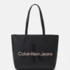Calvin Klein Jeans Sculpted Shopper Mono - Tote Bag - Black/Rose