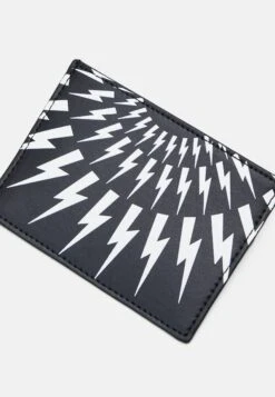 Neil Barrett Isle Thunderbolt Four Slots Card Holder Unisex - Wallet - Schwarz 7 Neil Barrett Isle Thunderbolt Four Slots Card Holder Unisex - Wallet - Schwarz -Zalando UK-Outlet 5cb711173c6f4cef9d9c17ab02b323cb