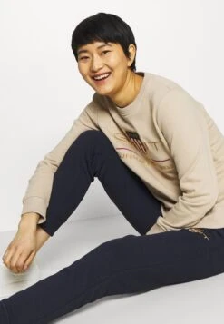 Gant Archive Shield C Neck - Sweatshirt - Dry Sand -Zalando UK-Outlet 5e3253791c3c44bda630d99b2ecc441e