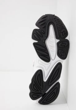 Adidas Originals Ozweego - Trainers - Ftwr White/Ftwr White/Core Black -Zalando UK-Outlet 5ef76ac9fc494a9f97fac77b330890ea