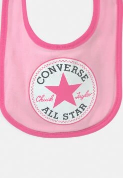 Converse CHUCK INFANT HAT BIB BOOTIE SET - Scarf - Cherry Blossom -Zalando UK-Outlet 5fbc5e3e267a43a792cb472eac4bf474